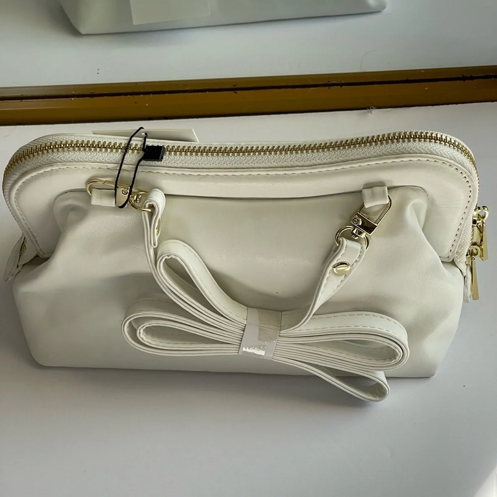 NWT Jules Kae White Vegan Leather Crossbody Clutch